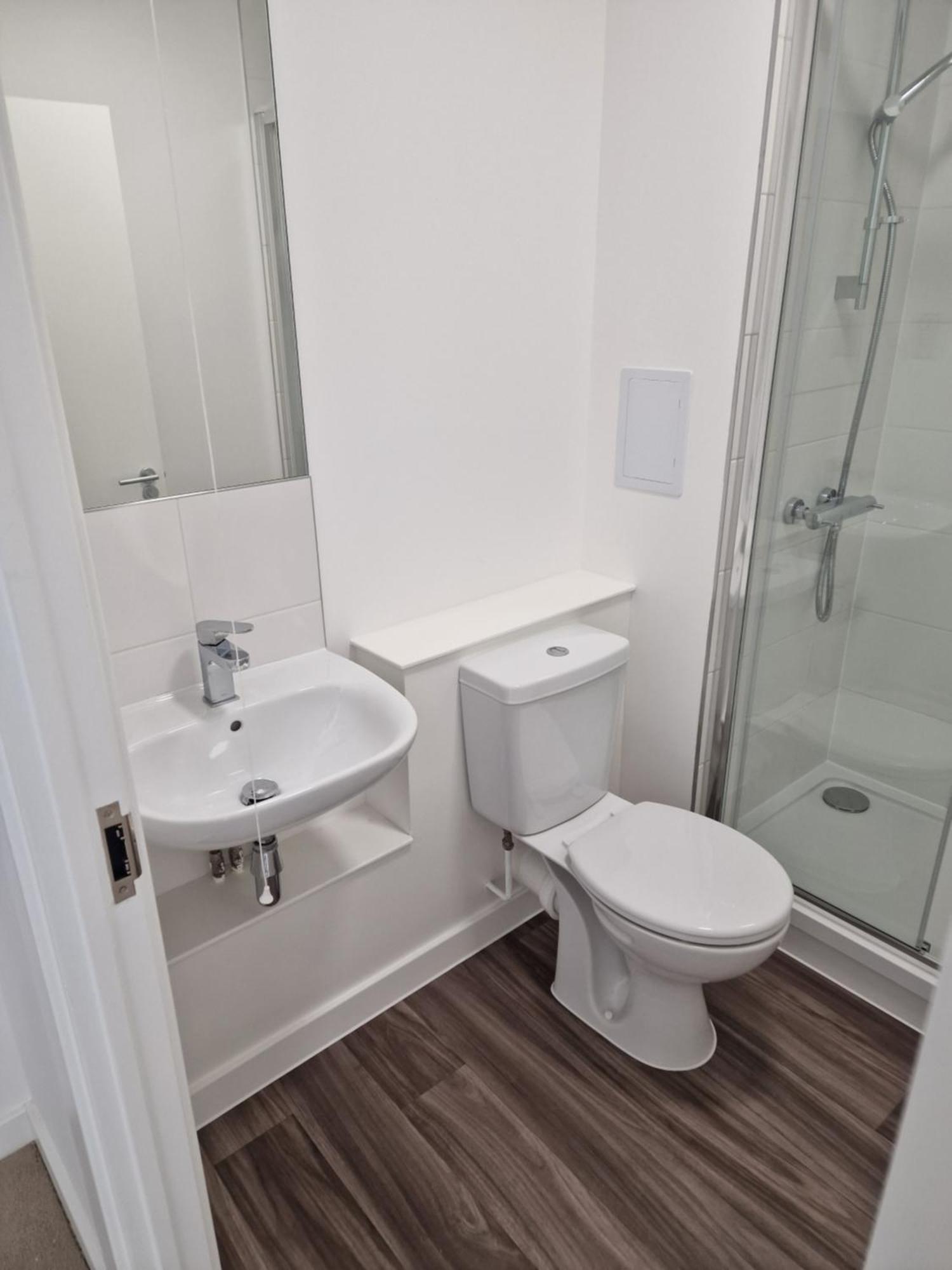 Brixton Village Flat- Private En-Suite Double Bedroom 런던 외부 사진