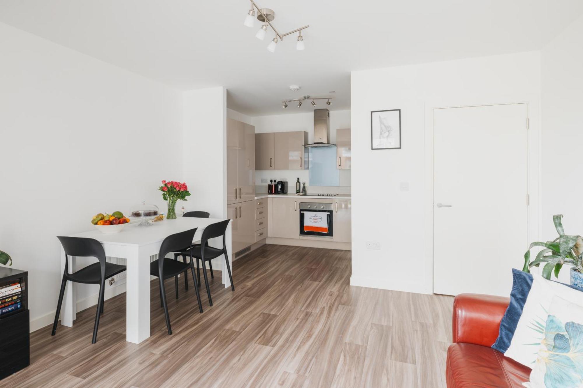 Brixton Village Flat- Private En-Suite Double Bedroom 런던 외부 사진