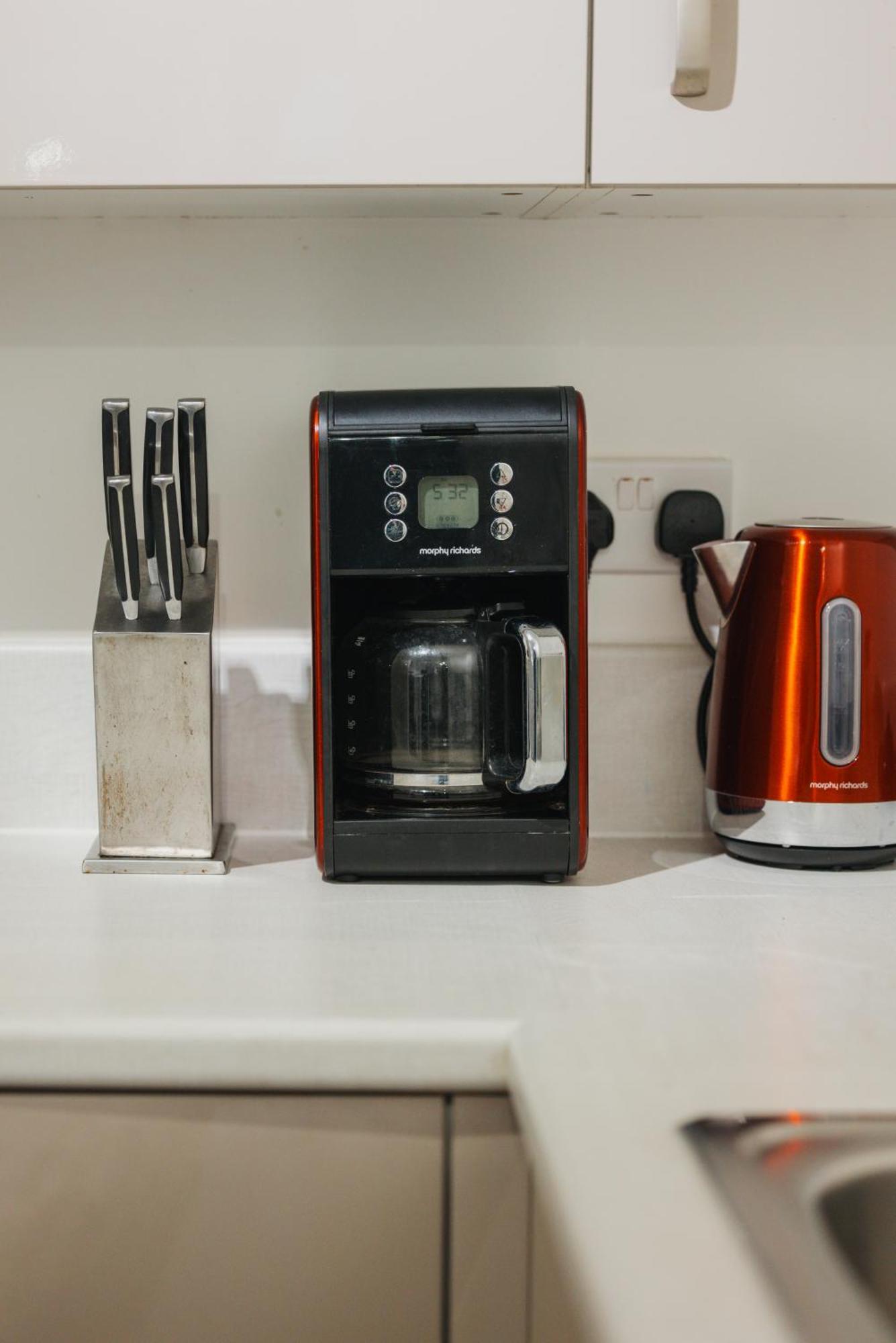 Brixton Village Flat- Private En-Suite Double Bedroom 런던 외부 사진