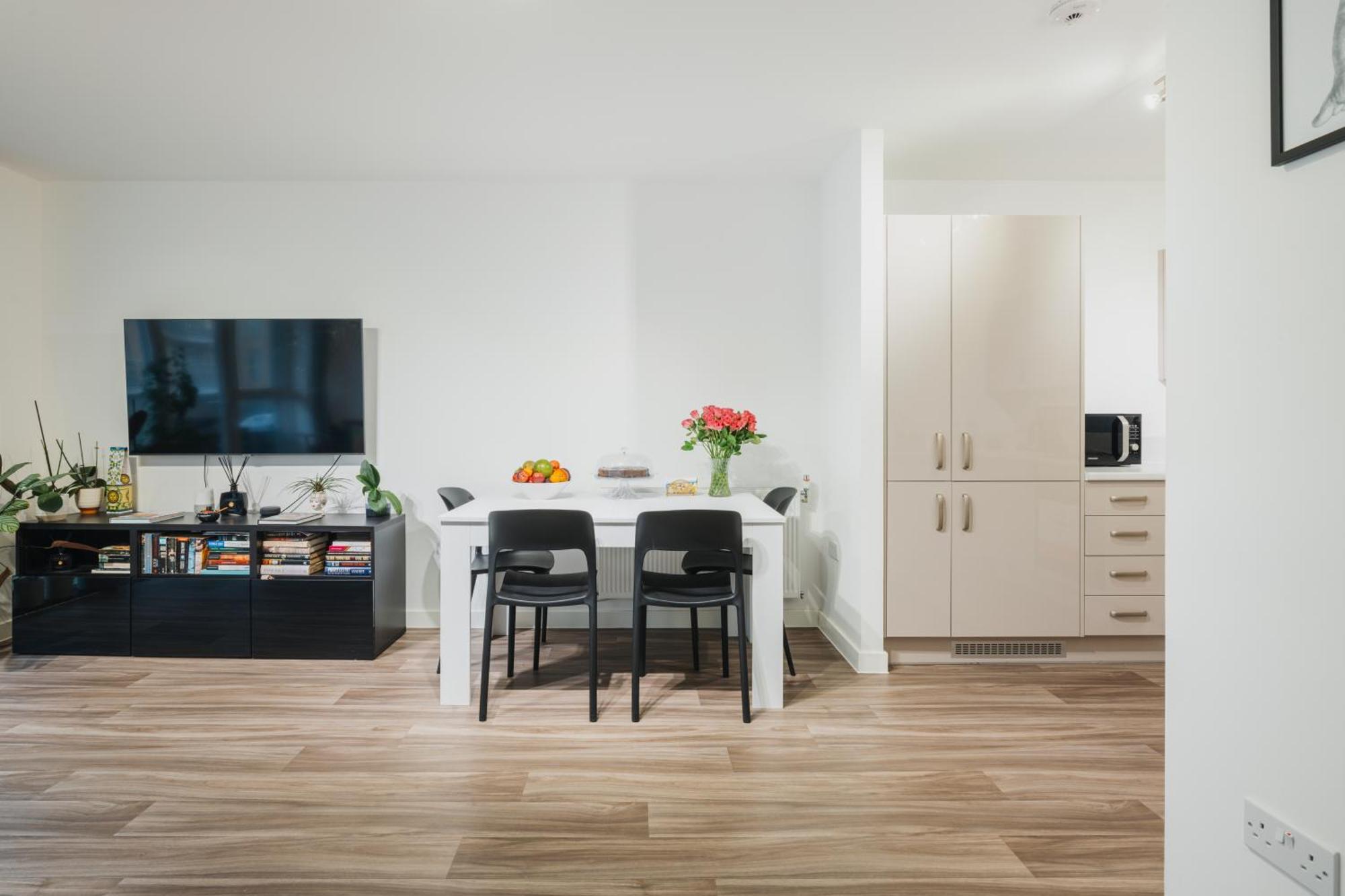Brixton Village Flat- Private En-Suite Double Bedroom 런던 외부 사진