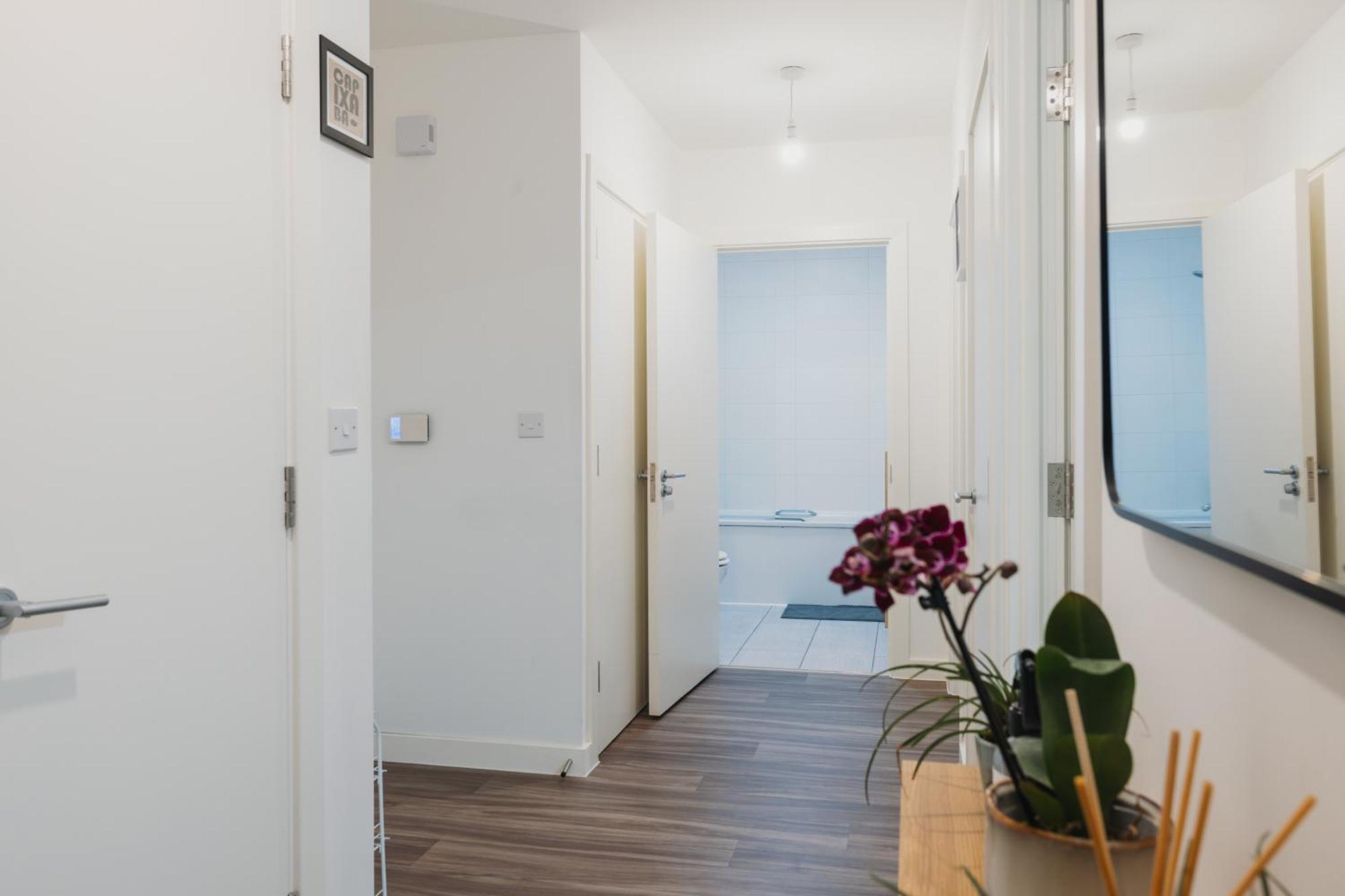 Brixton Village Flat- Private En-Suite Double Bedroom 런던 외부 사진
