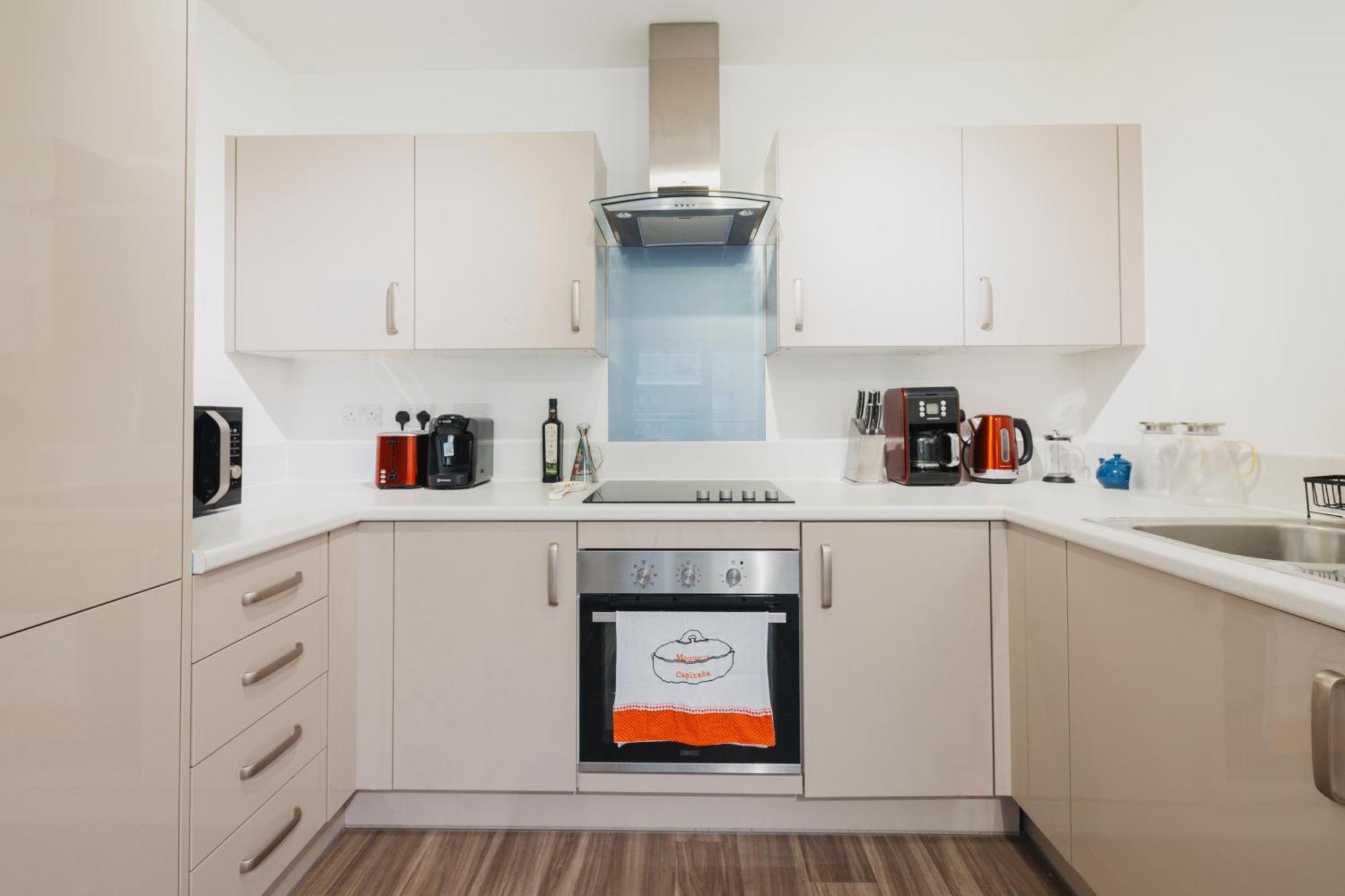 Brixton Village Flat- Private En-Suite Double Bedroom 런던 외부 사진